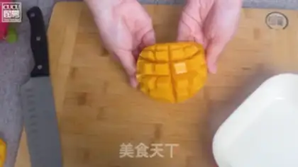 Make Mango milk, sand and ice step 1
