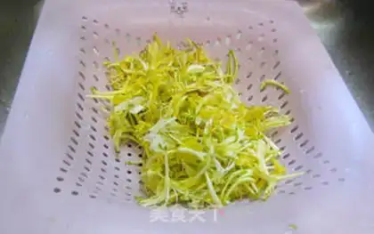 Make Soup chicken with gold and silver step 1