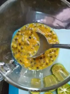 Make Bronze and green lemon honey step 5