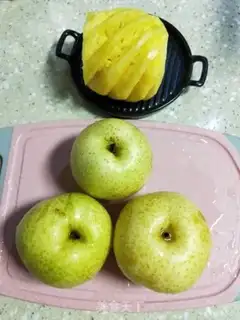 Make Fresh pineapple juice step 0