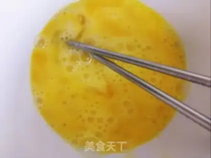 Make Garlic fried eggs step 4