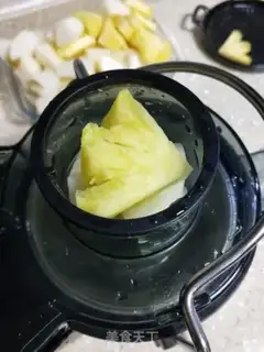 Make Fresh pineapple juice step 2