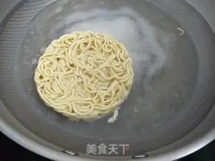 Make Italian bacon noodles step 2