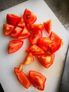 Make Garlic tomato chips step 2