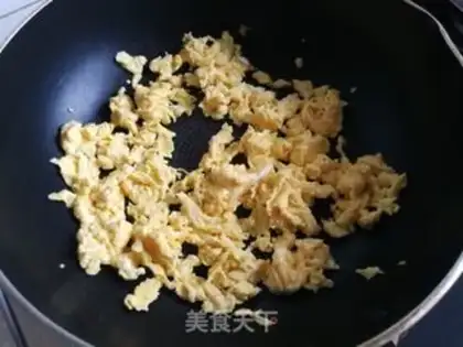 Make Pyramid blue eggs and rice noodles step 3