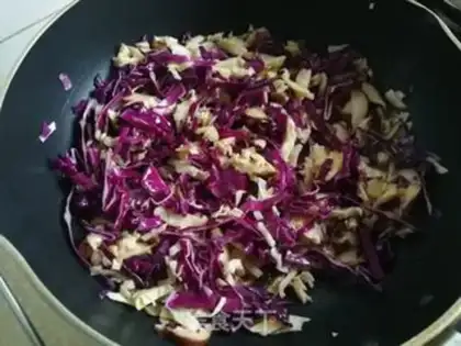 Make Pyramid blue eggs and rice noodles step 4
