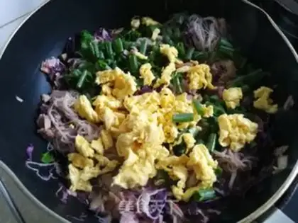 Make Pyramid blue eggs and rice noodles step 6