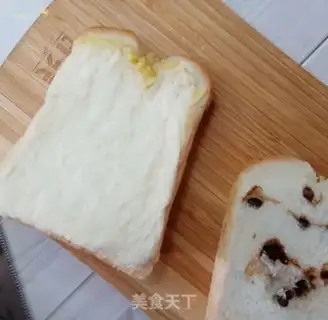 Make Penguin meat bun step 1