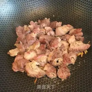 Make Curry potatoes and oxen step 2