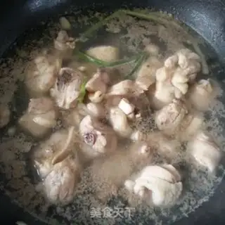 Make Red chicken thighs step 1