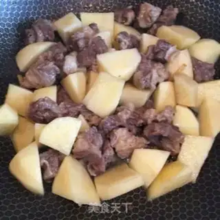 Make Curry potatoes and oxen step 4