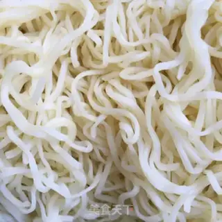 Make Fried omelet for the noodles step 0