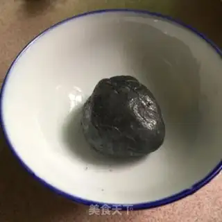 Make Penguin meat bun step 5