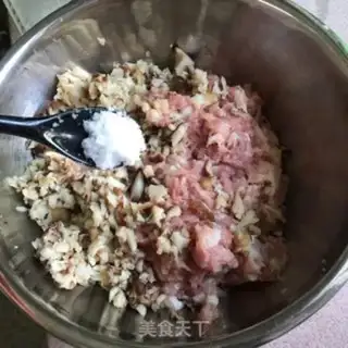 Make Penguin meat bun step 7
