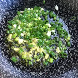 Make Fried omelet for the noodles step 4