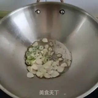 Make Scooter egg oil soup step 2