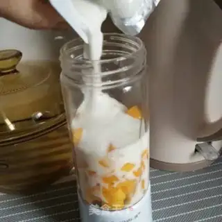 Make Yogurt mango juice step 3