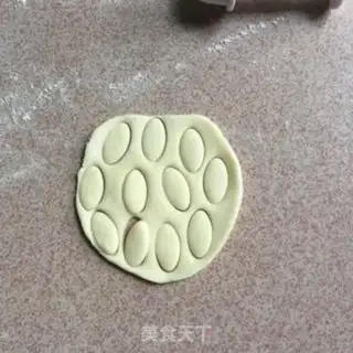 Make Penguin meat bun step 19