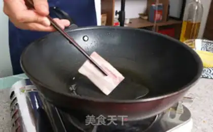 Make A thick egg sandwich step 2