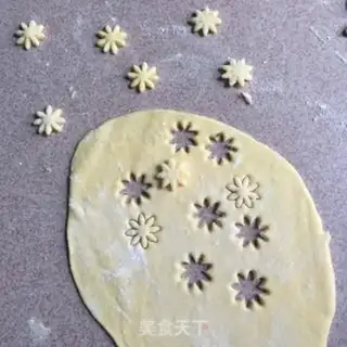 Make Penguin meat bun step 20