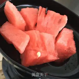 Make Now press watermelon juice step 2