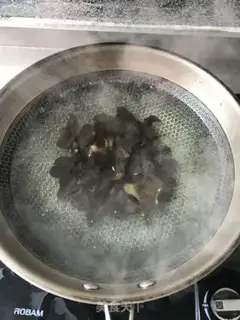 Make Pepper fried eggs step 1