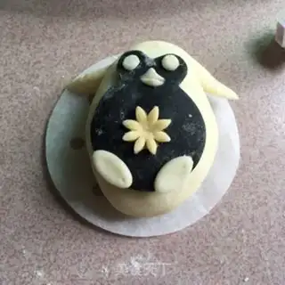 Make Penguin meat bun step 21
