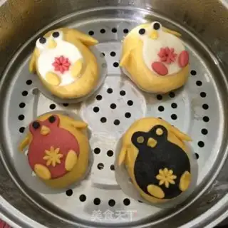 Make Penguin meat bun step 23