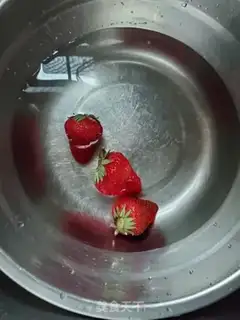 Make Strawberry banana yogurt step 0