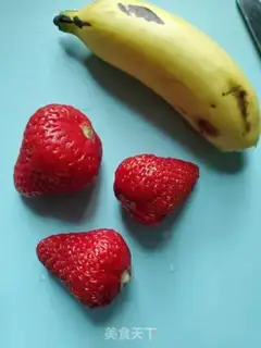 Make Strawberry banana yogurt step 1