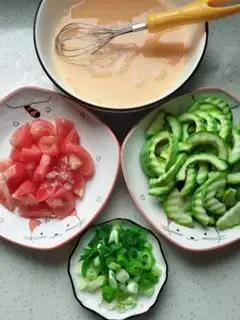 Make Sodium tomato fried eggs step 2