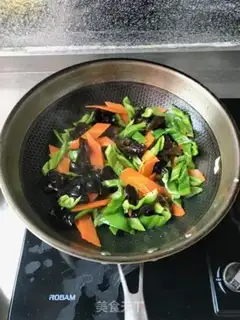 Make Pepper fried eggs step 5