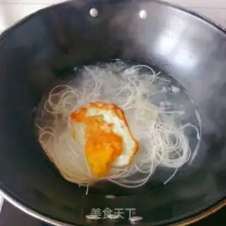 Make A green ham noodles step 3