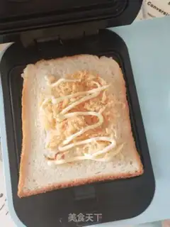 Make Meat pine eggs hot-pressed toast with rice porridge step 4