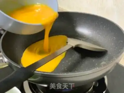 Make Pretzel fried eggs step 3