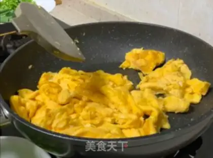 Make Pretzel fried eggs step 5