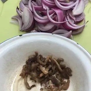 Make Onion fried meat step 0
