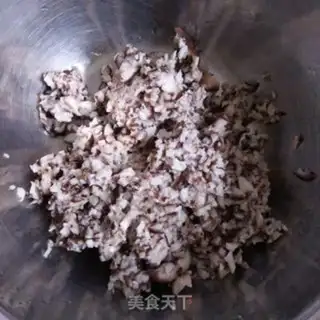 Make Beacon mushroom pork dumplings step 2