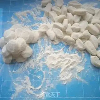 Make Beacon mushroom pork dumplings step 5