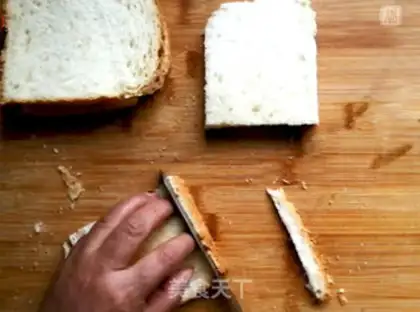 Make Mango toast with mango shakes step 1