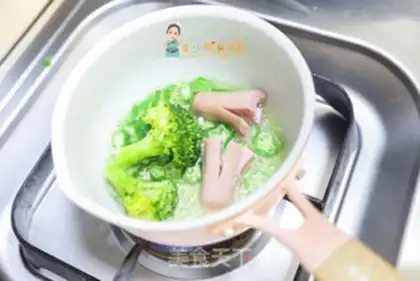 Make ♪ West blue flower meat sumcaton frog rice ♪ step 2