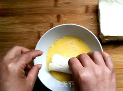 Make Mango toast with mango shakes step 5