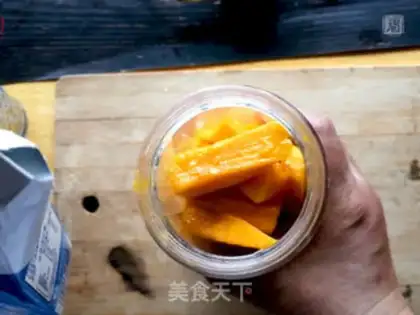 Make Mango toast with mango shakes step 7
