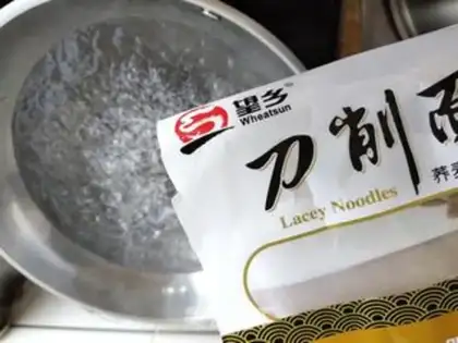 Make Tomato eggs for noodles step 1