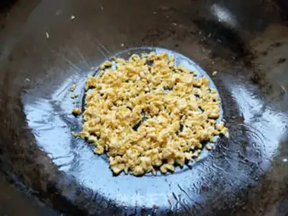 Make Olive egg fried rice step 4