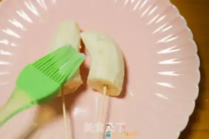 Make Banana popsicle step 1