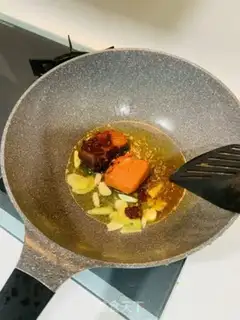 Make Spicy crab potatoes step 2