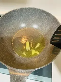 Make cucumber omelet soup step 0