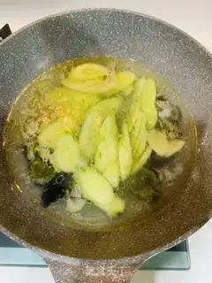 Make cucumber omelet soup step 3