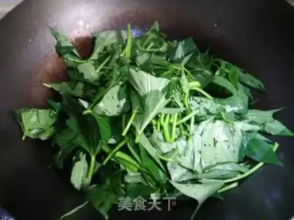 Make Garlic potato leaves step 1